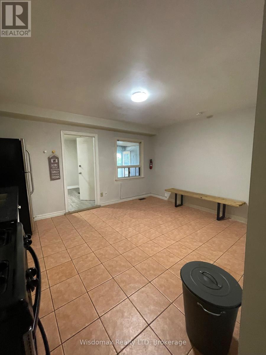 Mainfloor - 139 Lippincott Street, Toronto, Ontario  M5S 2P3 - Photo 12 - C13653278