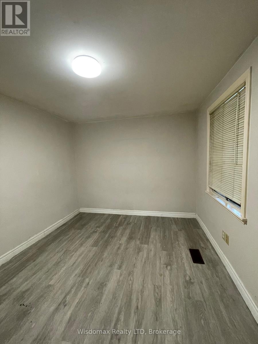 Mainfloor - 139 Lippincott Street, Toronto, Ontario  M5S 2P3 - Photo 14 - C13653278