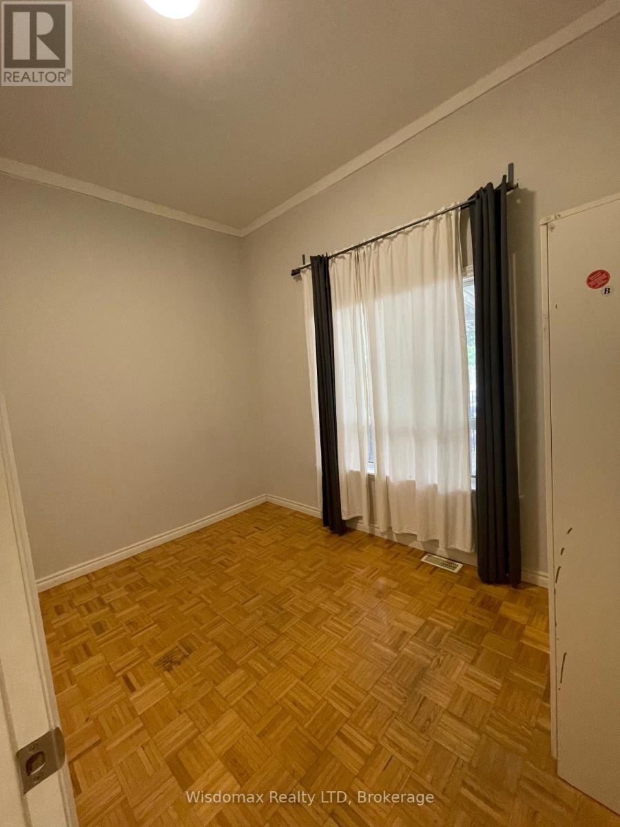 Mainfloor - 139 Lippincott Street, Toronto, Ontario  M5S 2P3 - Photo 5 - C13653278