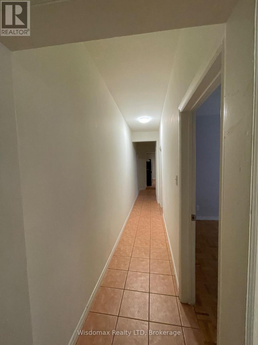Mainfloor - 139 Lippincott Street, Toronto, Ontario  M5S 2P3 - Photo 7 - C13653278