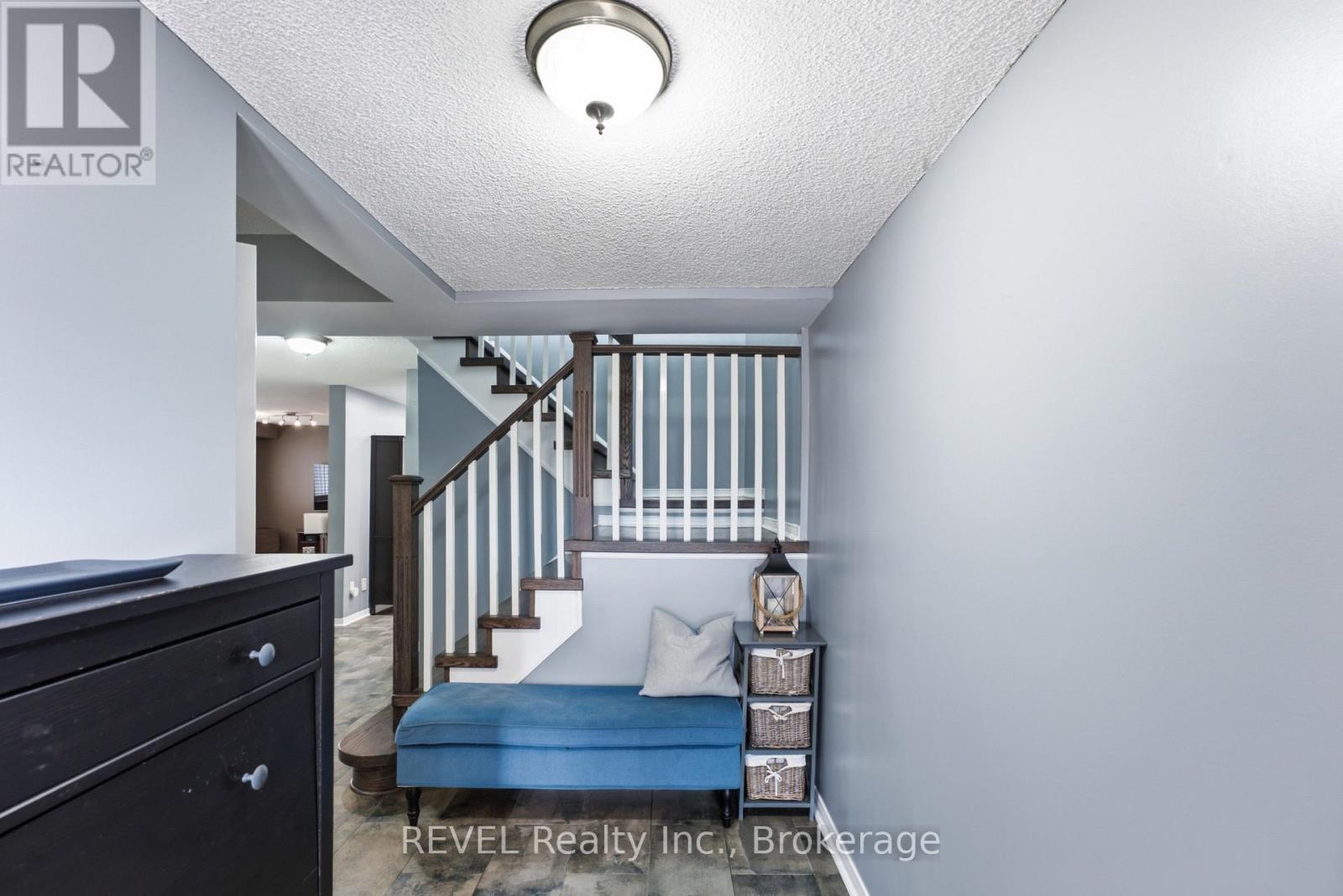 20 Hayloft Court, Brampton, Ontario  L6X 4R7 - Photo 3 - W13653618