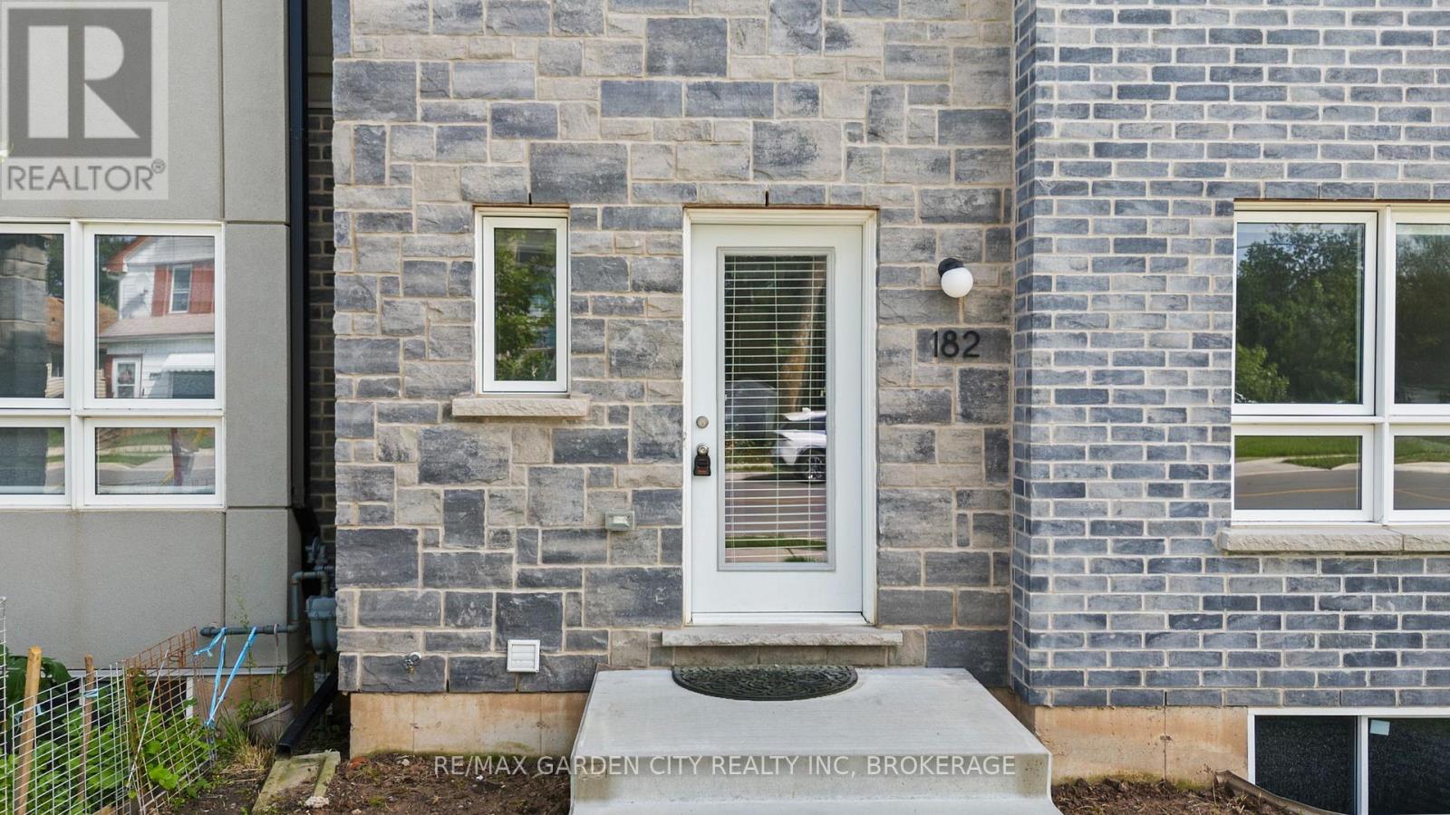 8 - 182 Broadway Lane, Welland, Ontario  L3C 5L5 - Photo 2 - X13655846