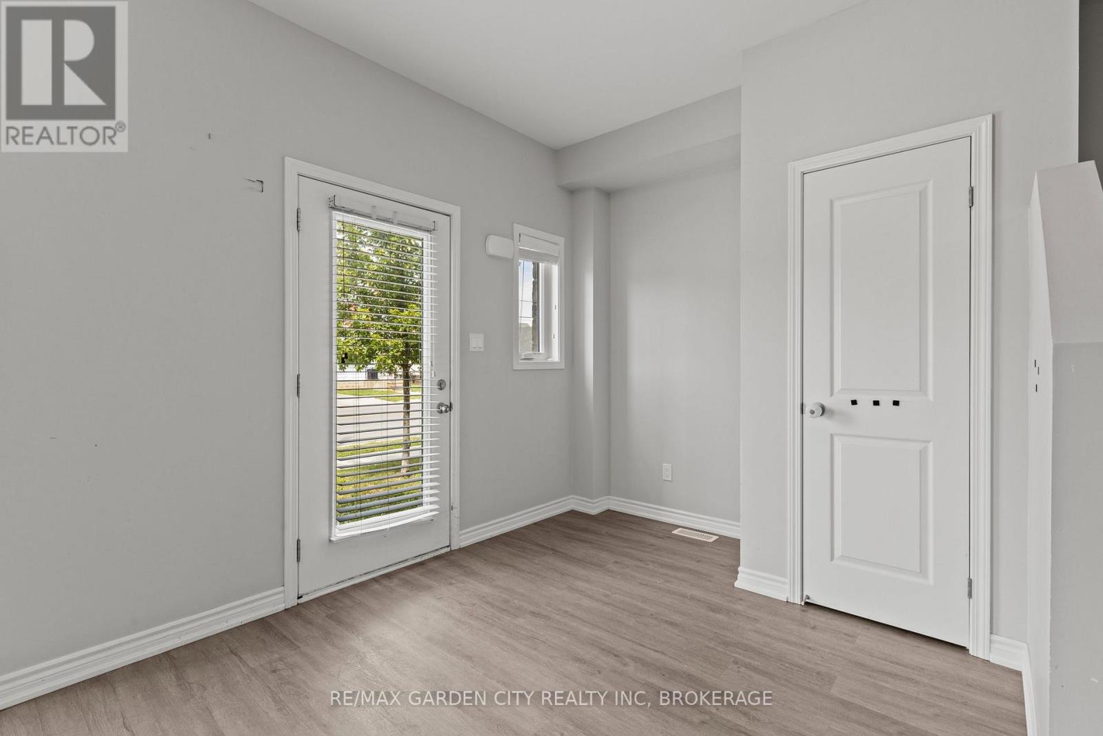 8 - 182 Broadway Lane, Welland, Ontario  L3C 5L5 - Photo 3 - X13655846
