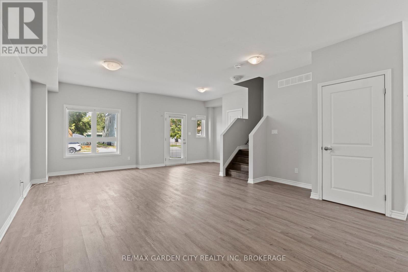 8 - 182 Broadway Lane, Welland, Ontario  L3C 5L5 - Photo 4 - X13655846
