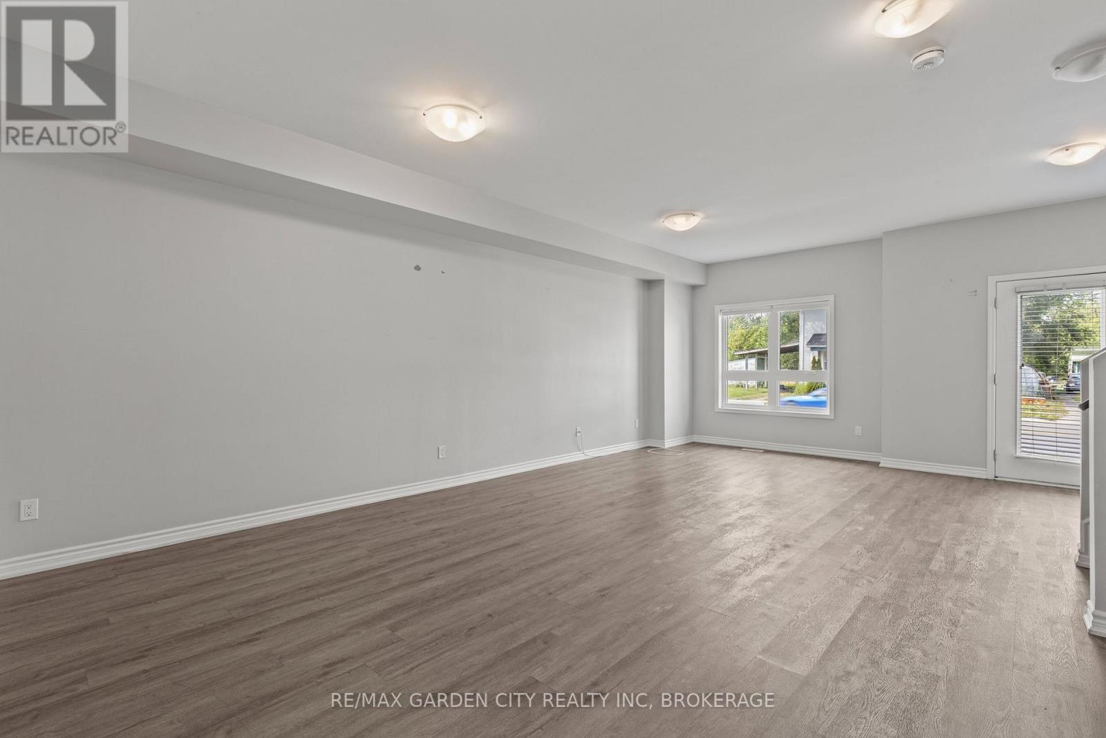 8 - 182 Broadway Lane, Welland, Ontario  L3C 5L5 - Photo 5 - X13655846