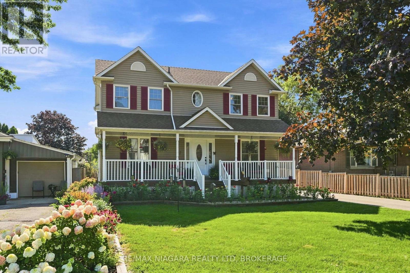 12 LAKEVIEW AVENUE, Grimsby, Ontario