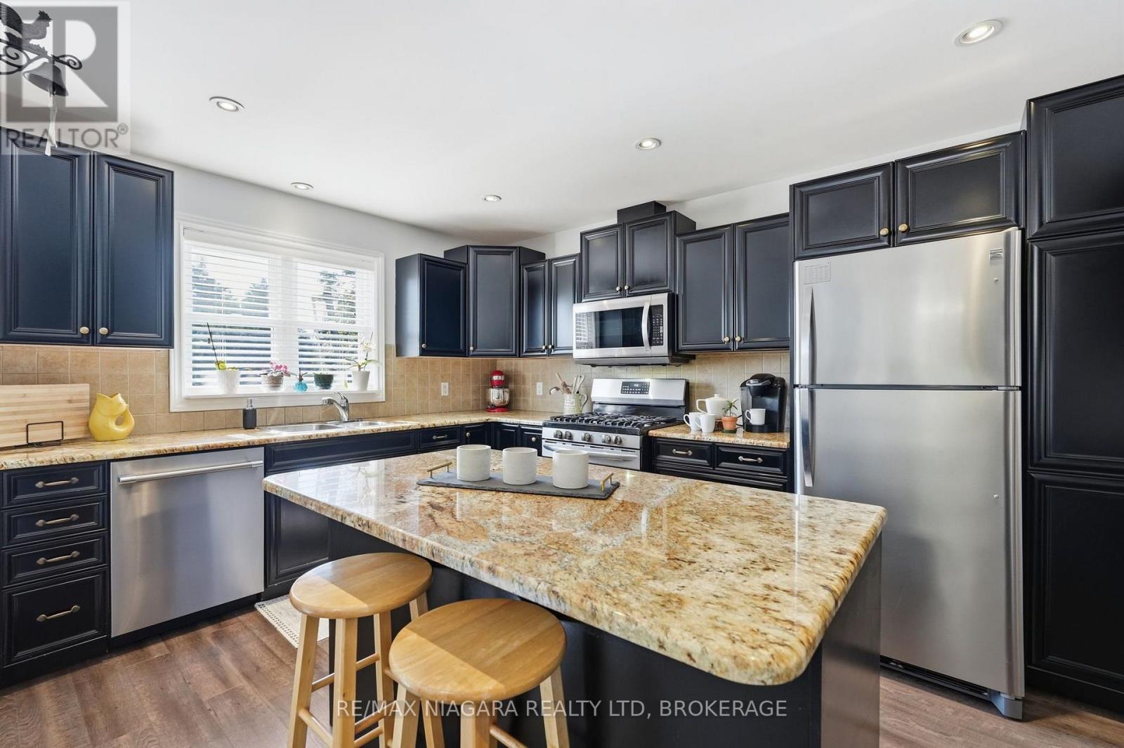 12 Lakeview Avenue, Grimsby, Ontario  L3M 3M1 - Photo 10 - X13656342