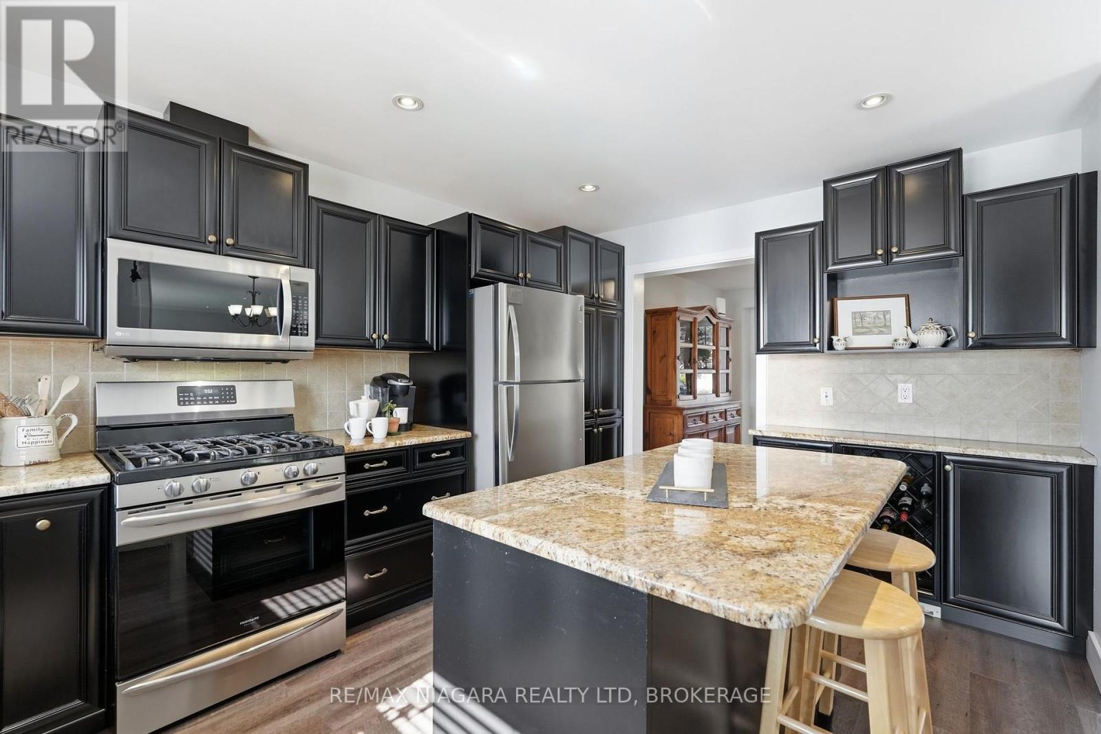 12 Lakeview Avenue, Grimsby, Ontario  L3M 3M1 - Photo 11 - X13656342