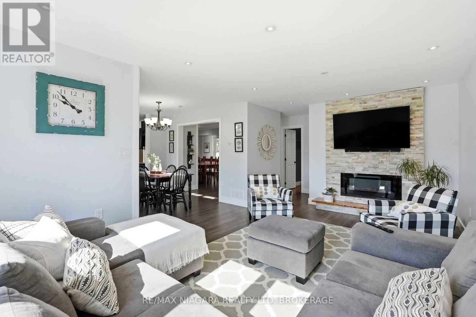 12 Lakeview Avenue, Grimsby, Ontario  L3M 3M1 - Photo 2 - X13656342