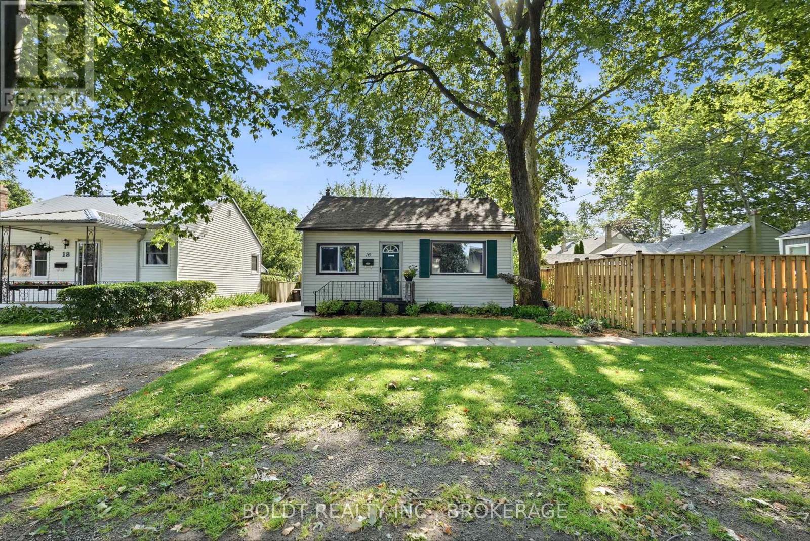 16 Longfellow Avenue, St. Catharines, Ontario  L2R 6N5 - Photo 35 - X13657400