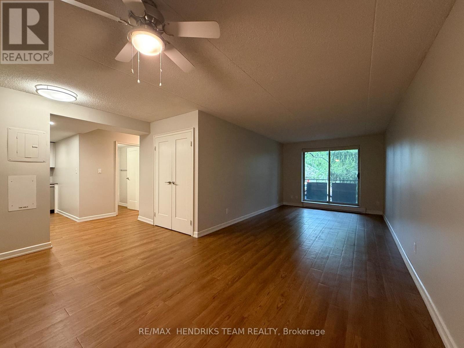 210 - 234 Oakdale Avenue, St. Catharines, Ontario  L2P 2K6 - Photo 5 - X13657776
