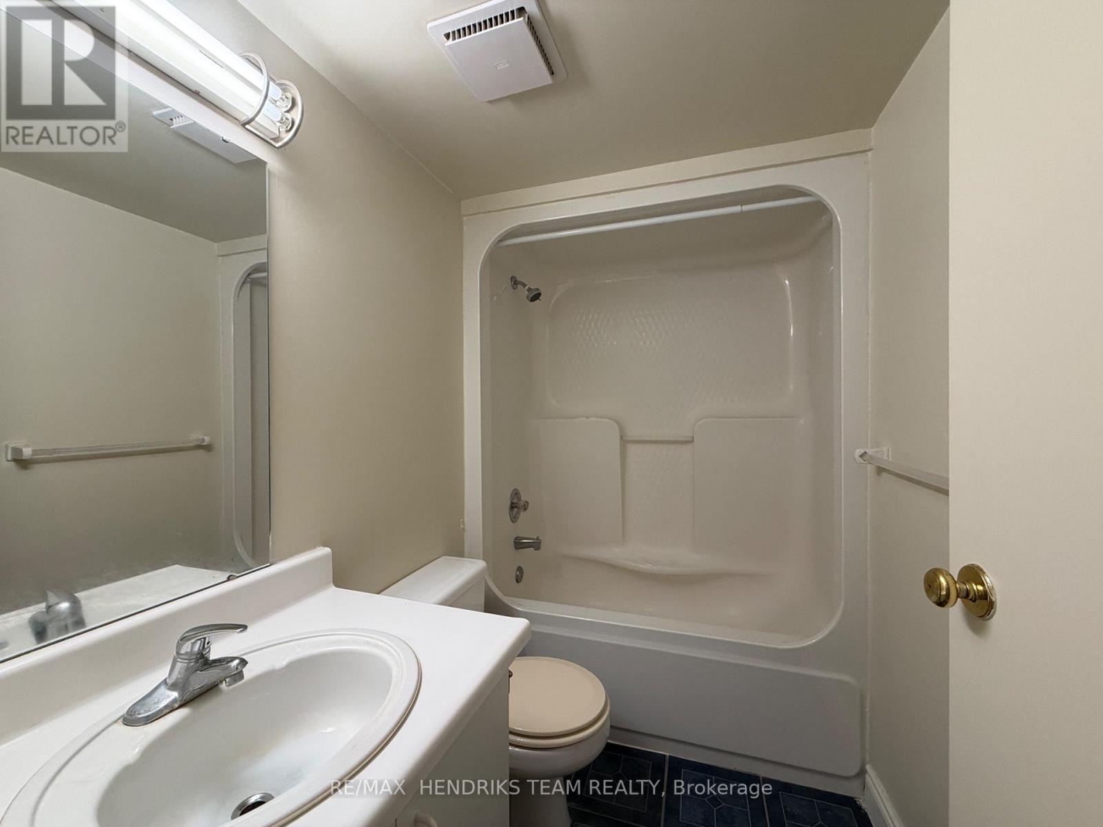 202 - 234 Oakdale Avenue, St. Catharines, Ontario  L2P 2K6 - Photo 9 - X13657798