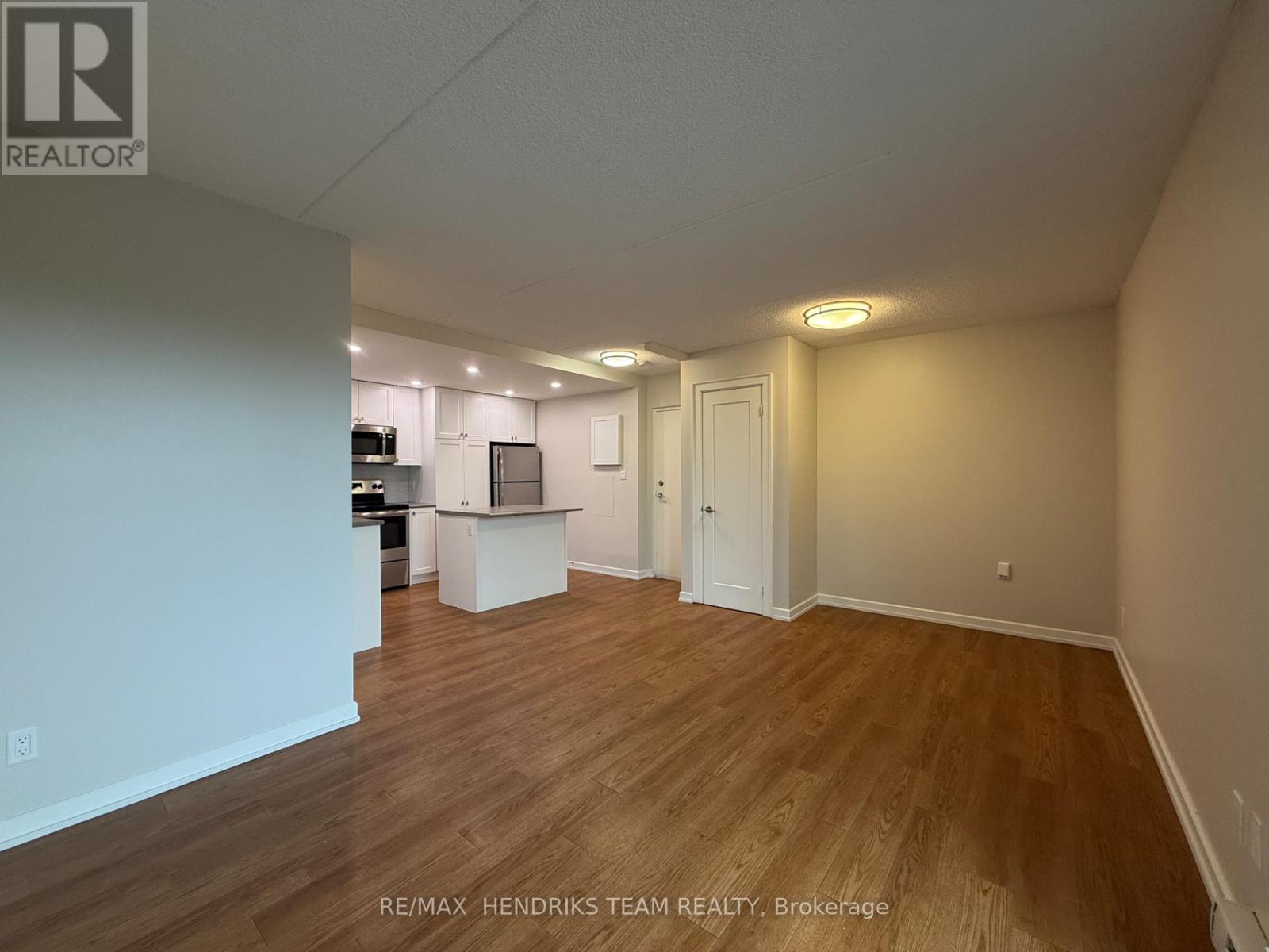 201 - 234 Oakdale Avenue, St. Catharines, Ontario  L2P 2K6 - Photo 4 - X13657820