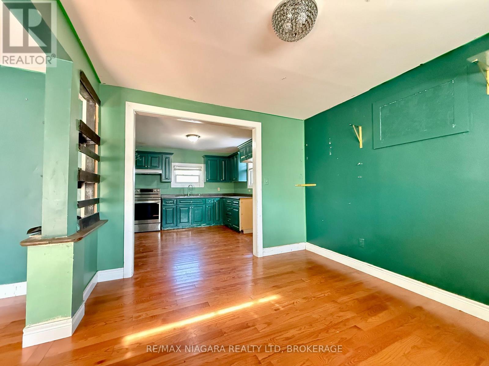4218 Drummond Road, Niagara Falls, Ontario  L2E 6B9 - Photo 2 - X13658898