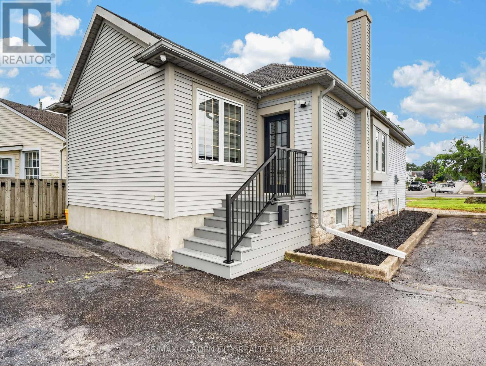 141 Eastchester Avenue, St. Catharines, Ontario  L2P 2Z5 - Photo 4 - X13659010