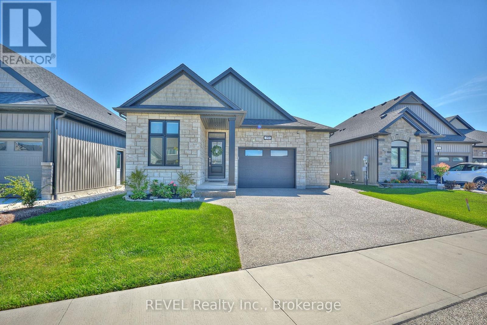 99 Homestead Drive, Niagara-On-The-Lake, Ontario  L0S 1J0 - Photo 2 - X13659086