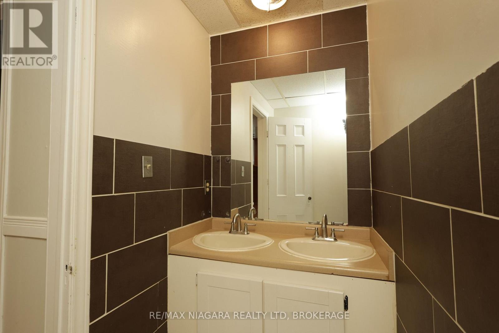 22 Academy Street, St. Catharines, Ontario  L2R 4Z6 - Photo 38 - X13659796