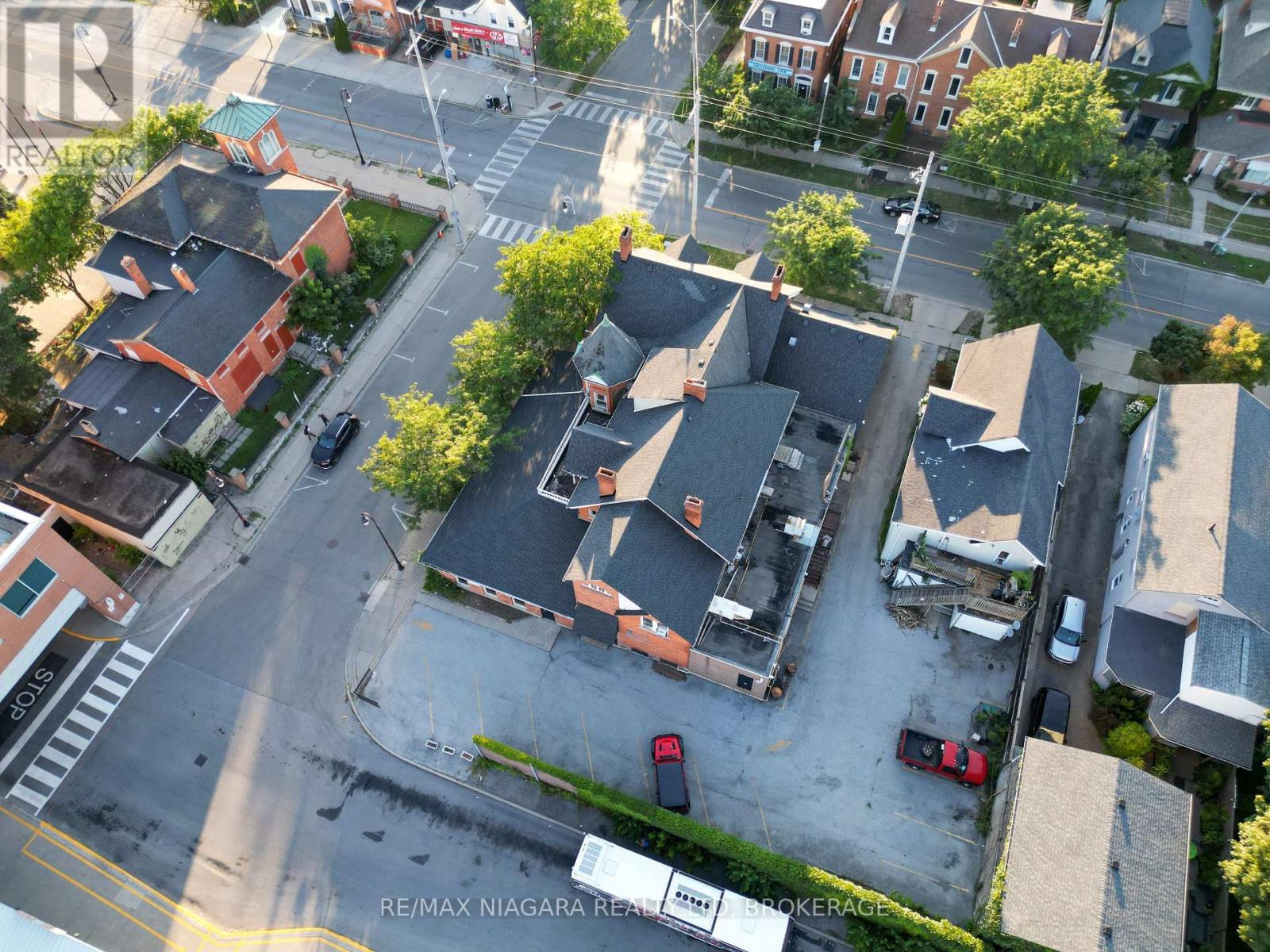 22 Academy Street, St. Catharines, Ontario  L2R 4Z6 - Photo 5 - X13659796