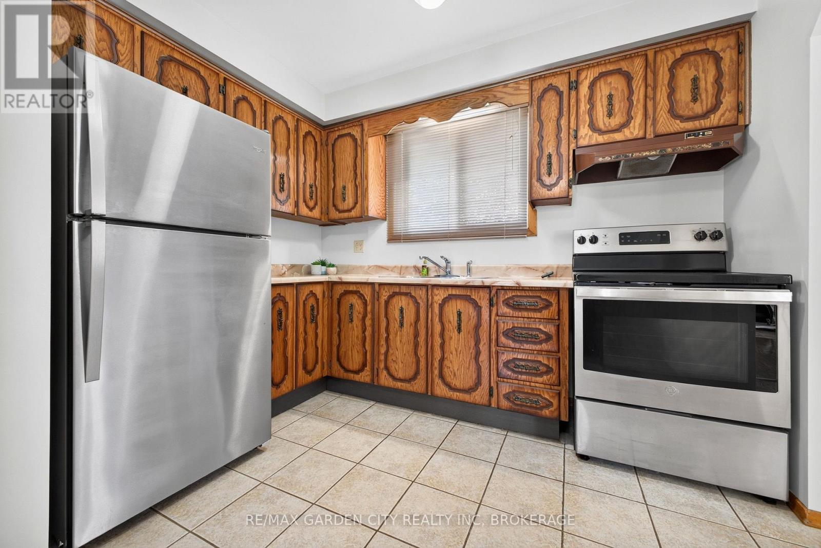 145 Adis Avenue, Hamilton, Ontario  L9C 6T9 - Photo 11 - X13663904