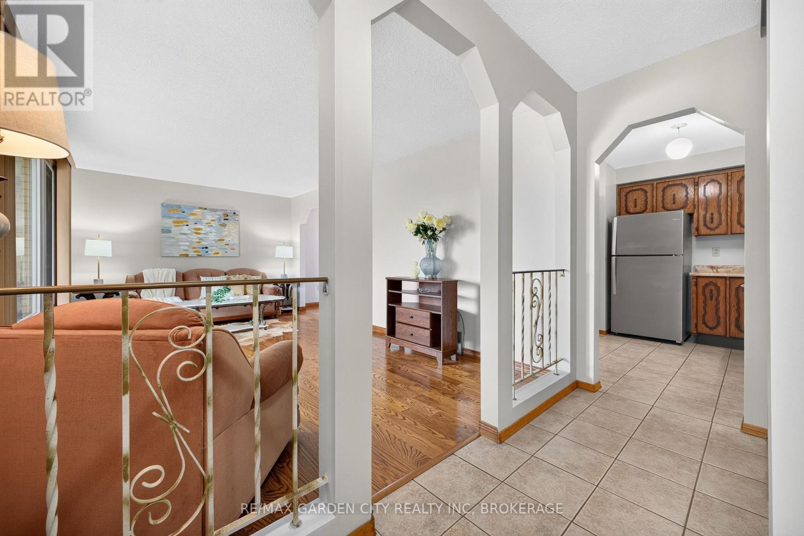 145 Adis Avenue, Hamilton, Ontario  L9C 6T9 - Photo 6 - X13663904