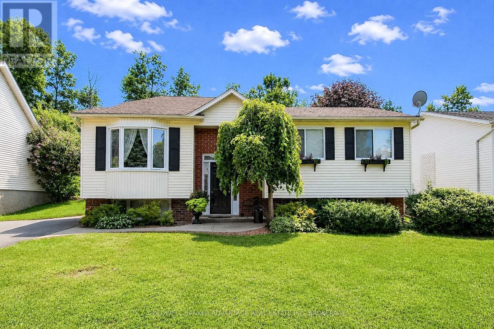 3373 Grove Avenue N, Fort Erie, Ontario  L0S 1N0 - Photo 2 - X13664982