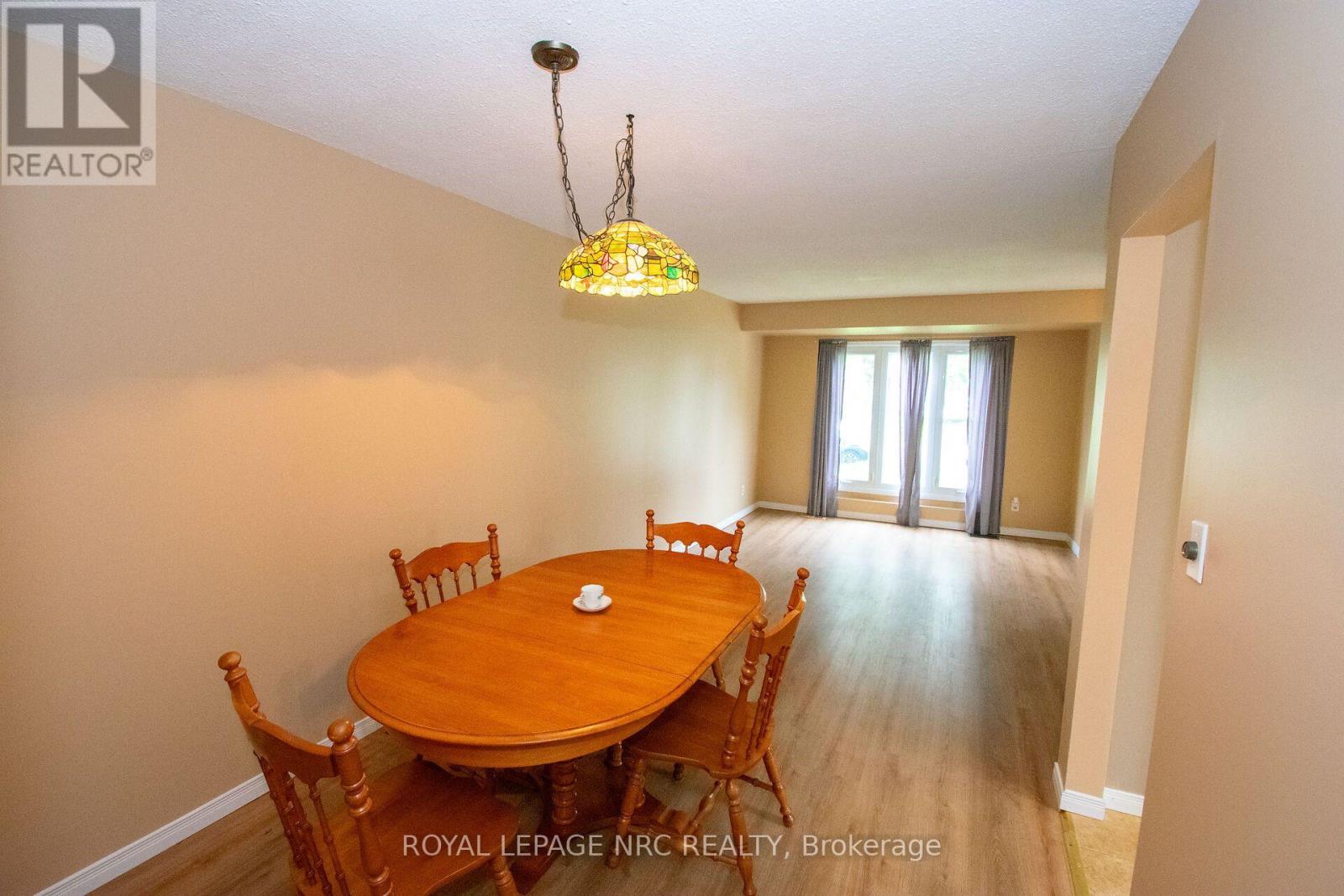 70 Oxford Street, St. Catharines, Ontario  L2P 3T6 - Photo 10 - X13665362