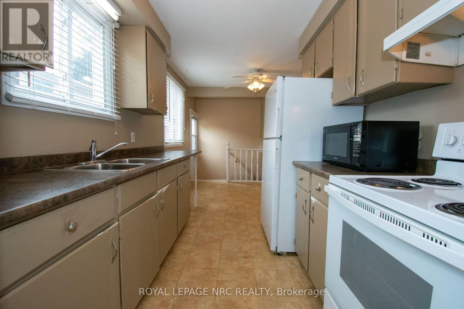 70 Oxford Street, St. Catharines, Ontario  L2P 3T6 - Photo 12 - X13665362