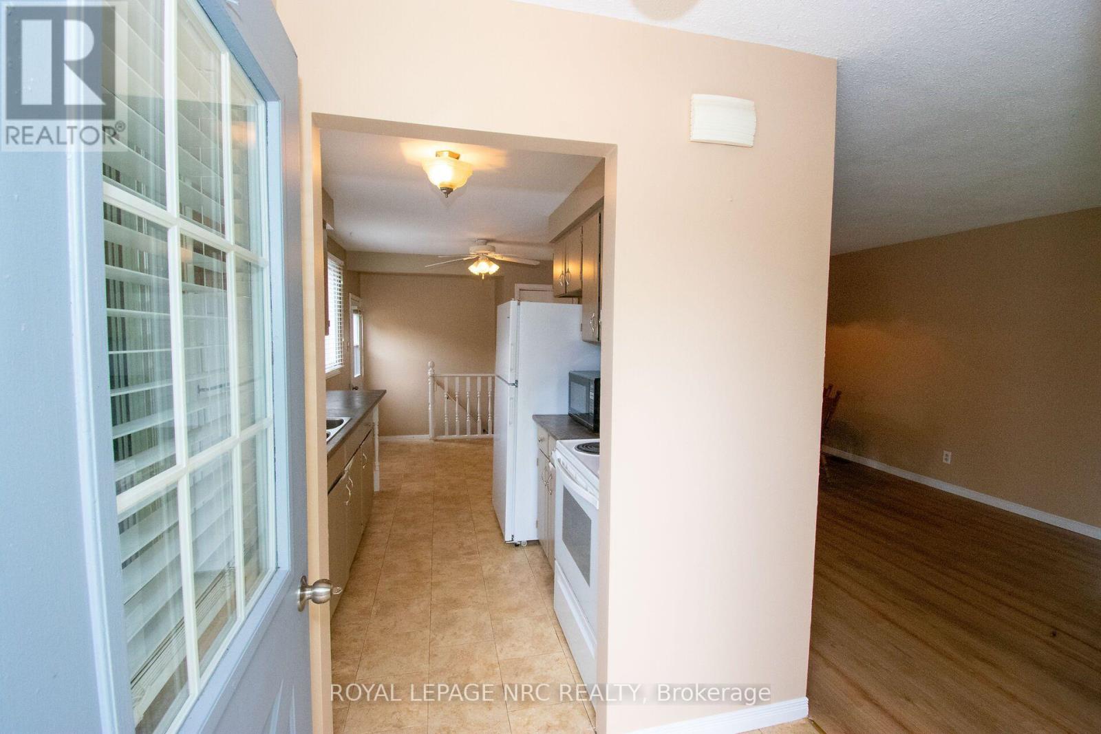 70 Oxford Street, St. Catharines, Ontario  L2P 3T6 - Photo 3 - X13665362