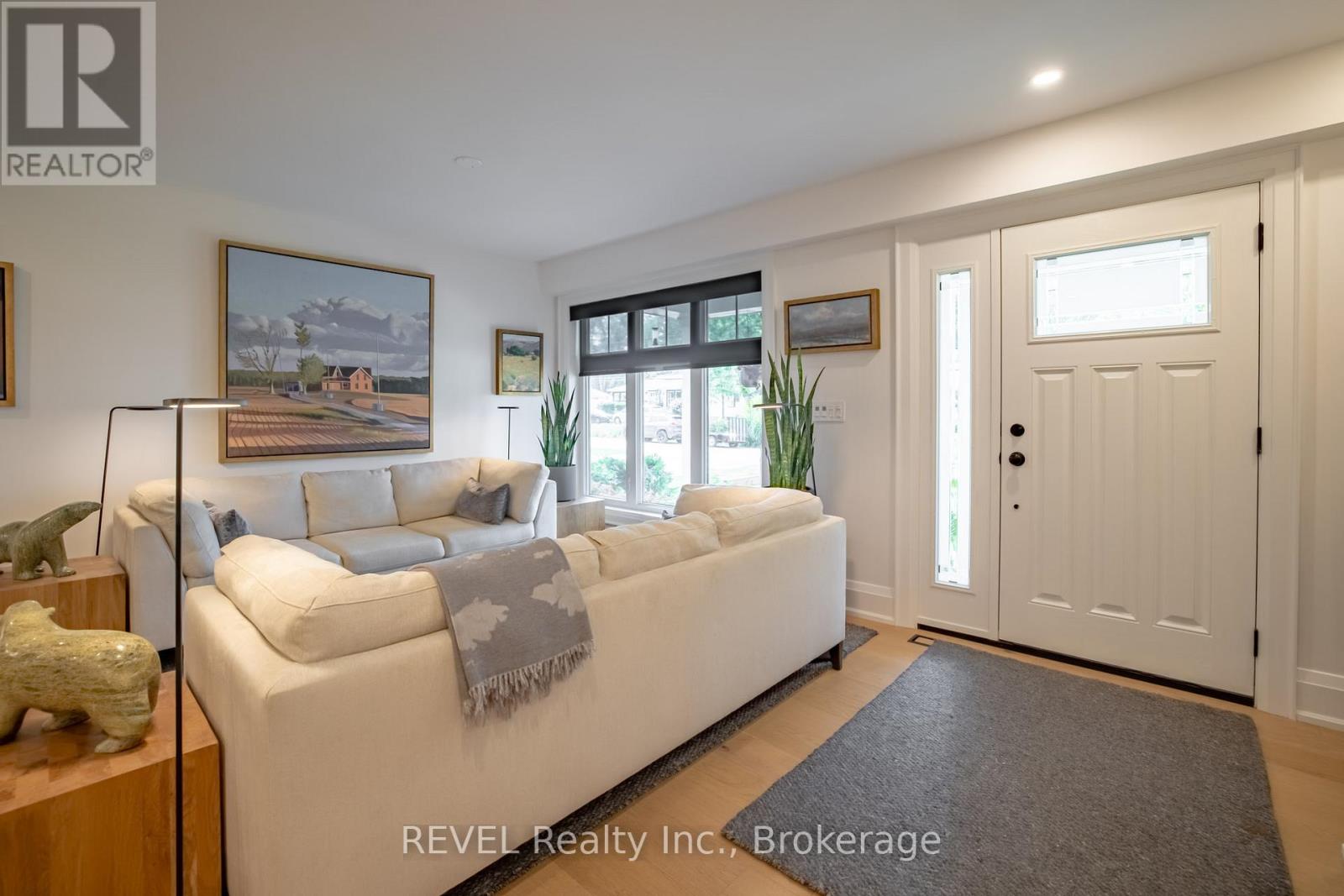 74 Montgomery Road, Welland, Ontario  L3C 2Y3 - Photo 4 - X13665366