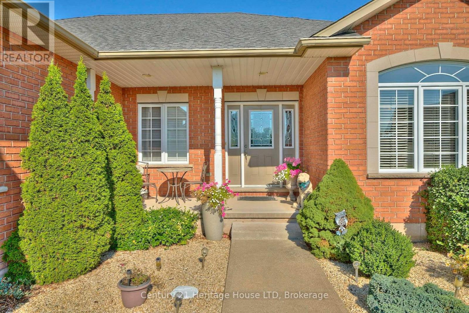 3910 Christina Court, Fort Erie, Ontario  L0S 1N0 - Photo 3 - X13666378