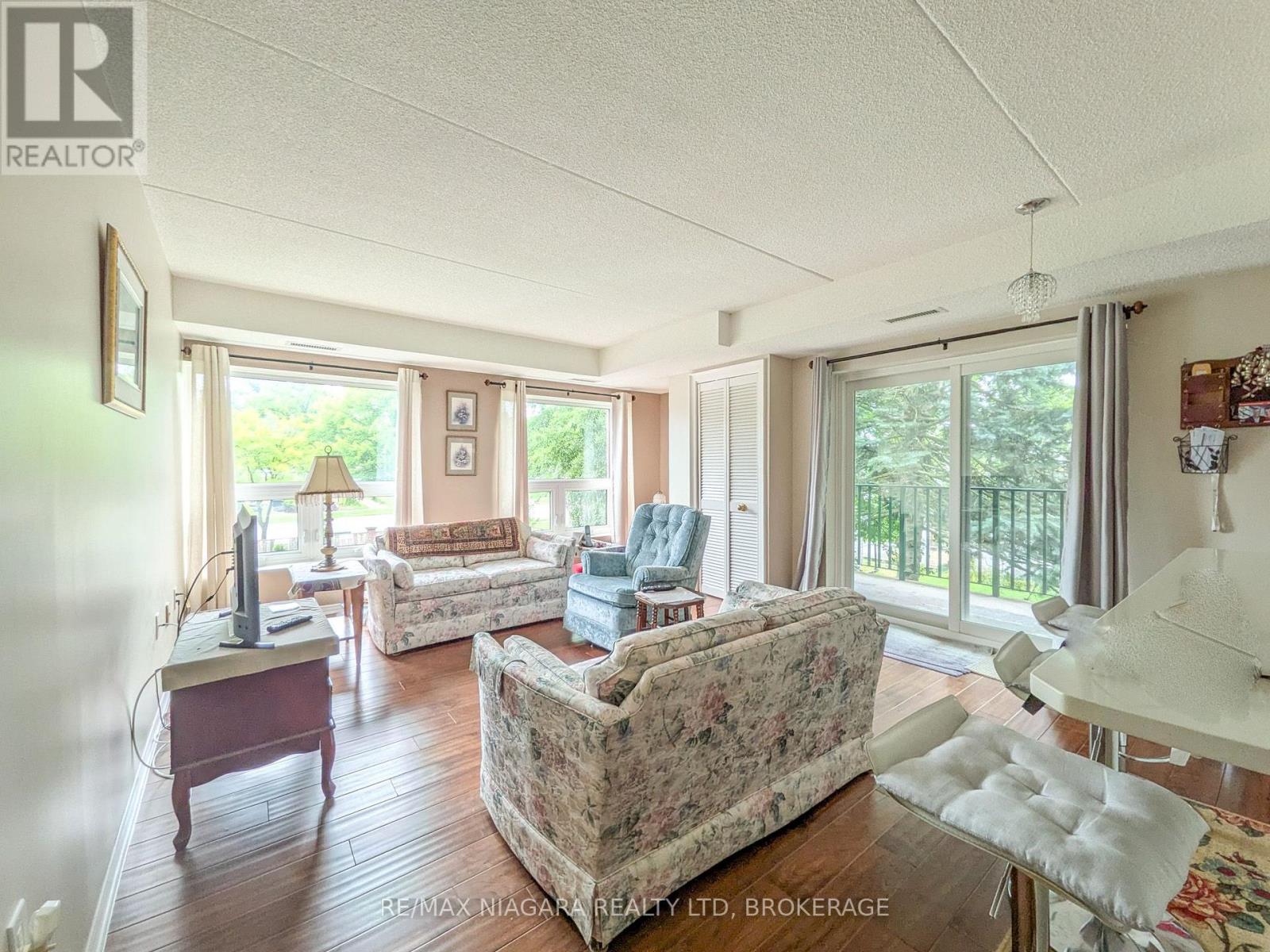 203 - 6704 Thorold Stone Road, Niagara Falls, Ontario  L2J 1B3 - Photo 4 - X13667012