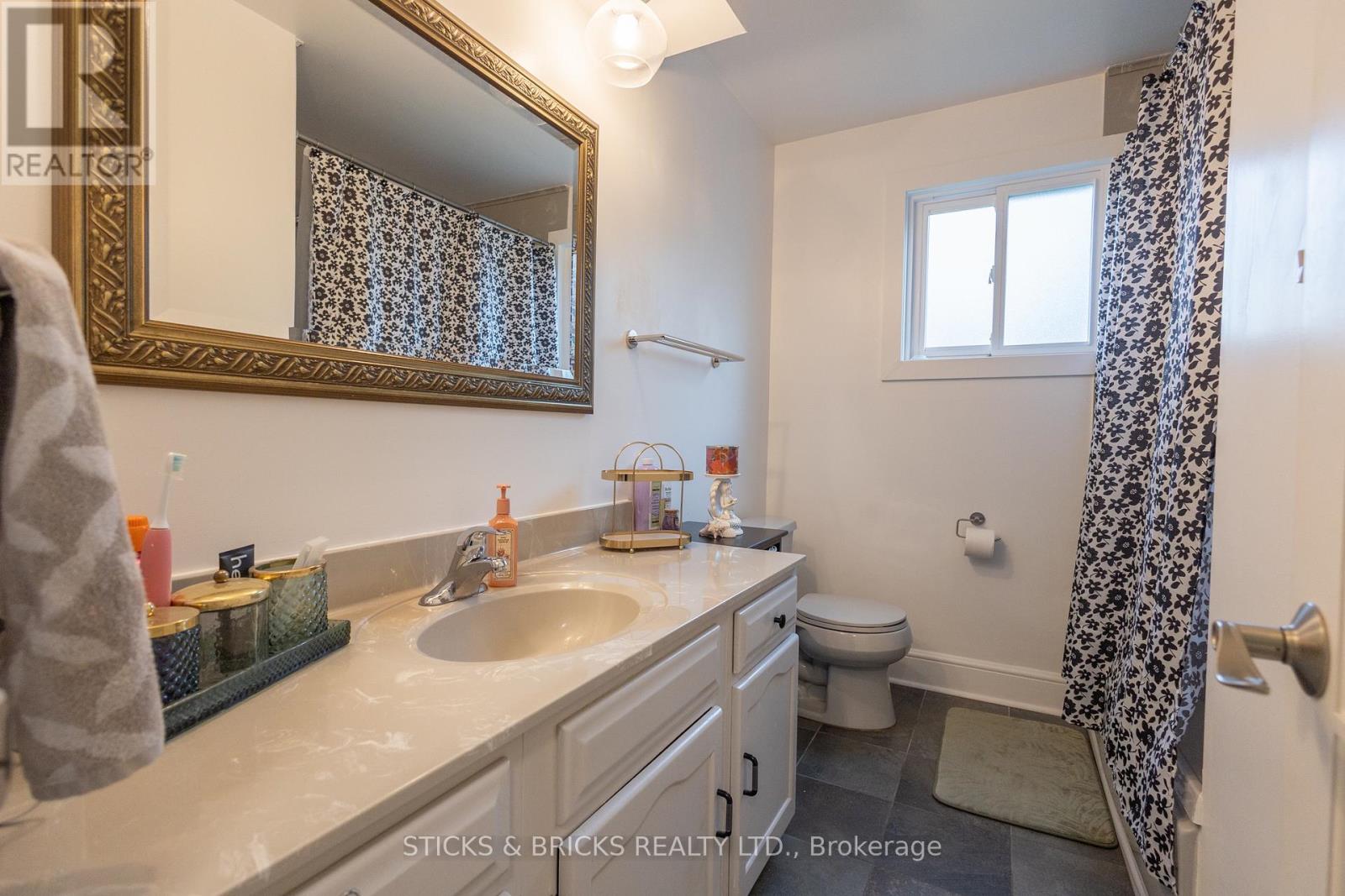 4479 Mitchell Avenue, Niagara Falls, Ontario  L2E 6R6 - Photo 10 - X13668234