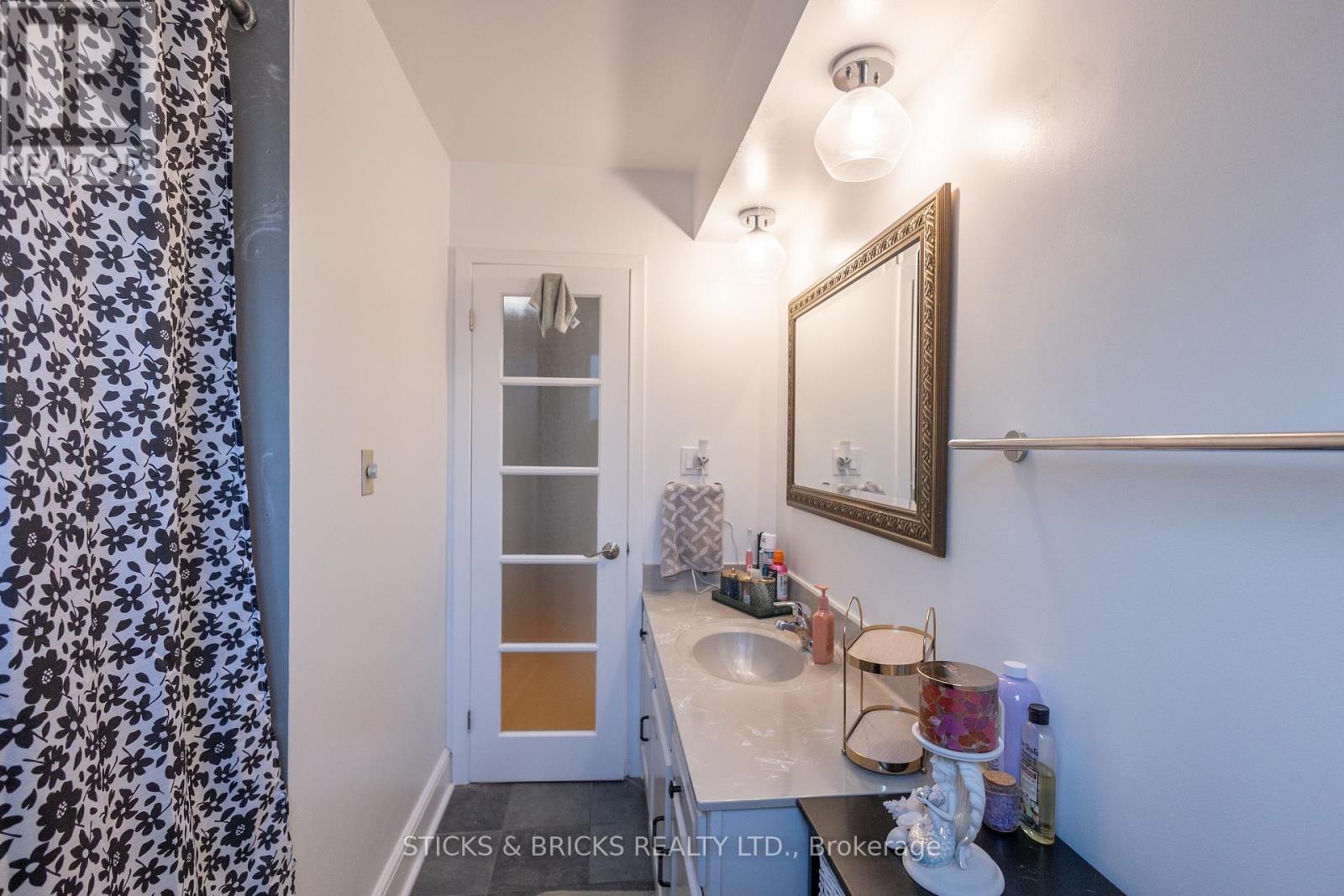 4479 Mitchell Avenue, Niagara Falls, Ontario  L2E 6R6 - Photo 11 - X13668234