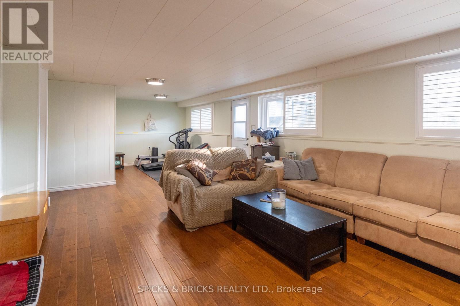 4479 Mitchell Avenue, Niagara Falls, Ontario  L2E 6R6 - Photo 18 - X13668234
