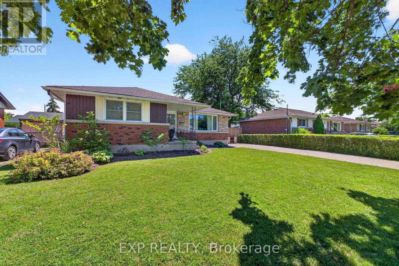 8 Dunraven Avenue, St. Catharines, Ontario  L2M 6A7 - Photo 3 - X13673284