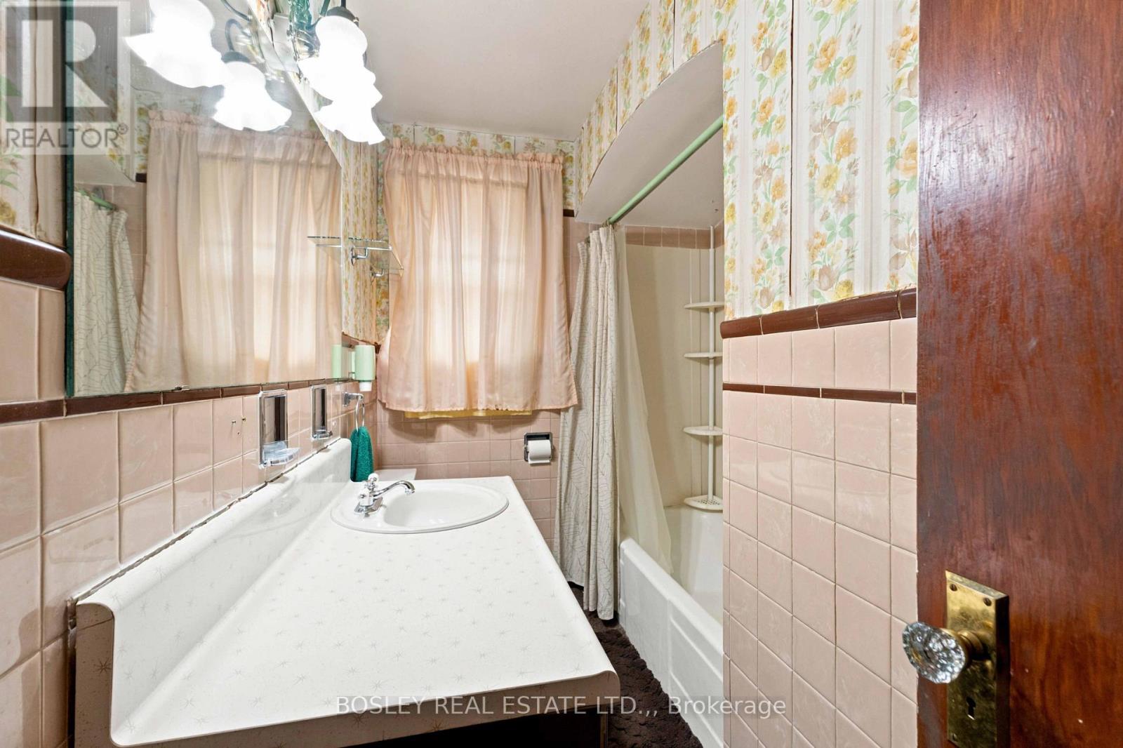 38 Spruce Street, St. Catharines, Ontario  L2R 1B5 - Photo 17 - X13673534