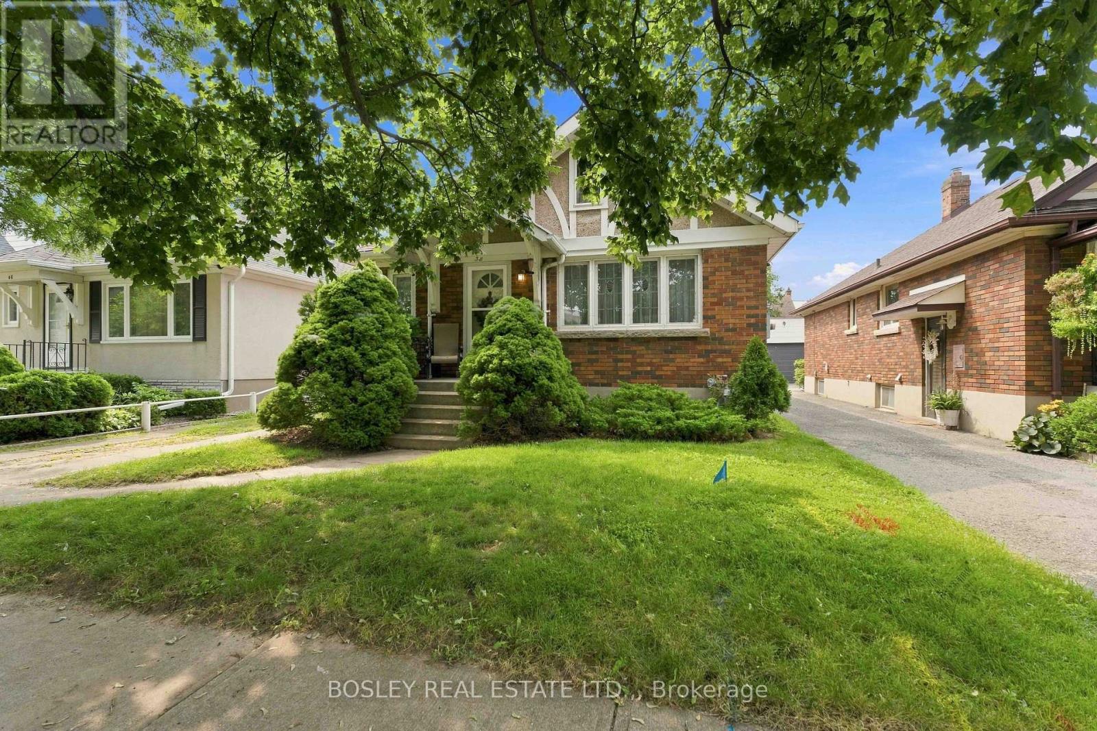 38 Spruce Street, St. Catharines, Ontario  L2R 1B5 - Photo 2 - X13673534