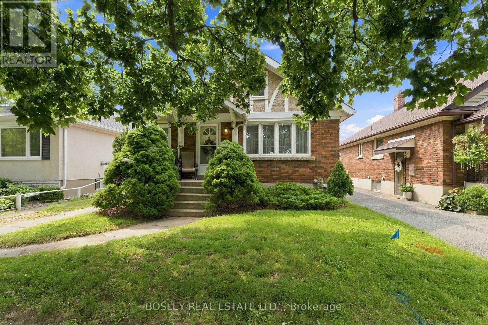 38 Spruce Street, St. Catharines, Ontario  L2R 1B5 - Photo 3 - X13673534