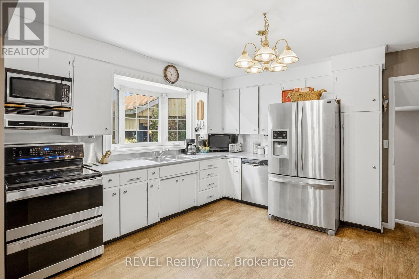 4123 Dorchester Road, Niagara Falls, Ontario  L2E 6N1 - Photo 13 - X13674088
