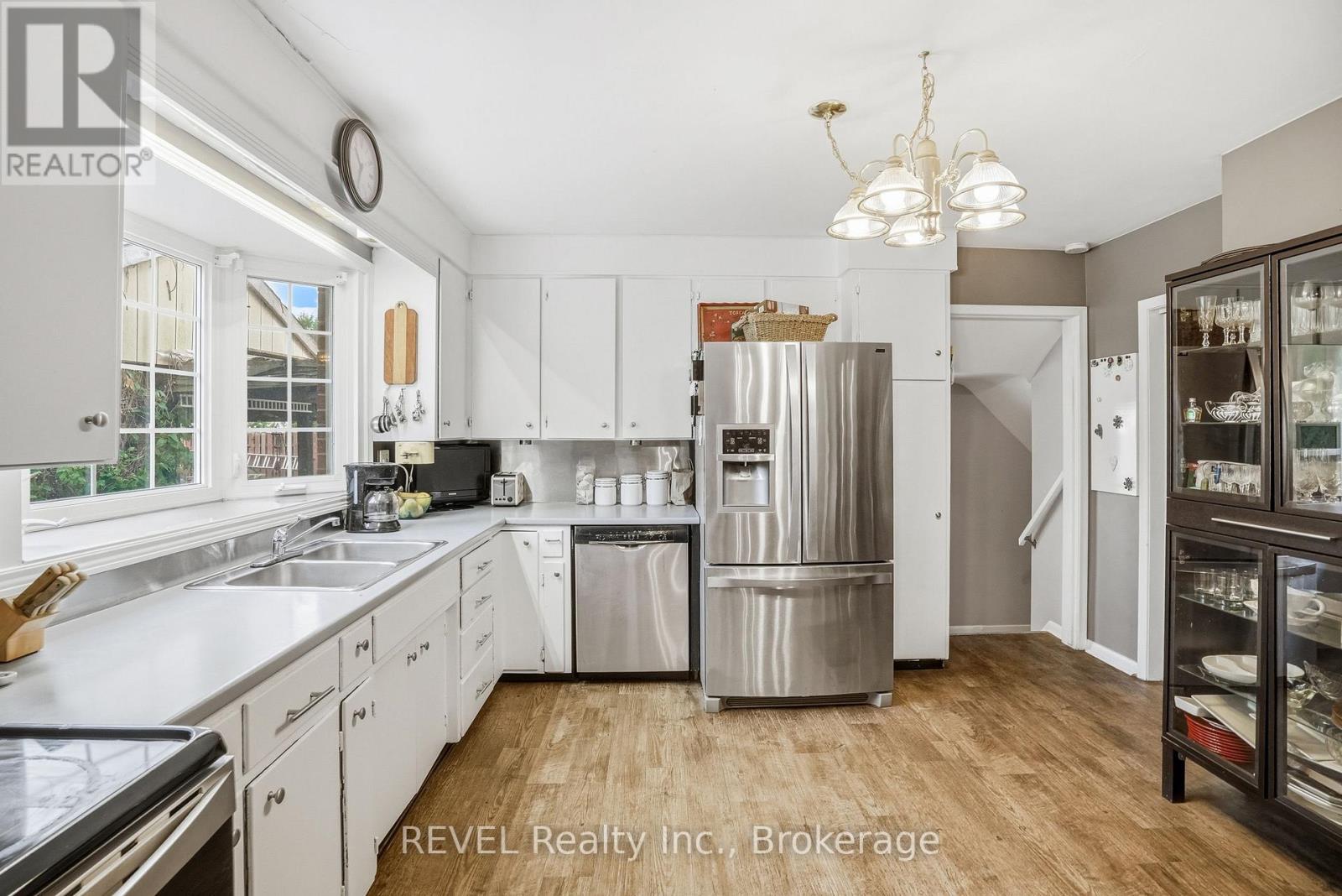 4123 Dorchester Road, Niagara Falls, Ontario  L2E 6N1 - Photo 14 - X13674088