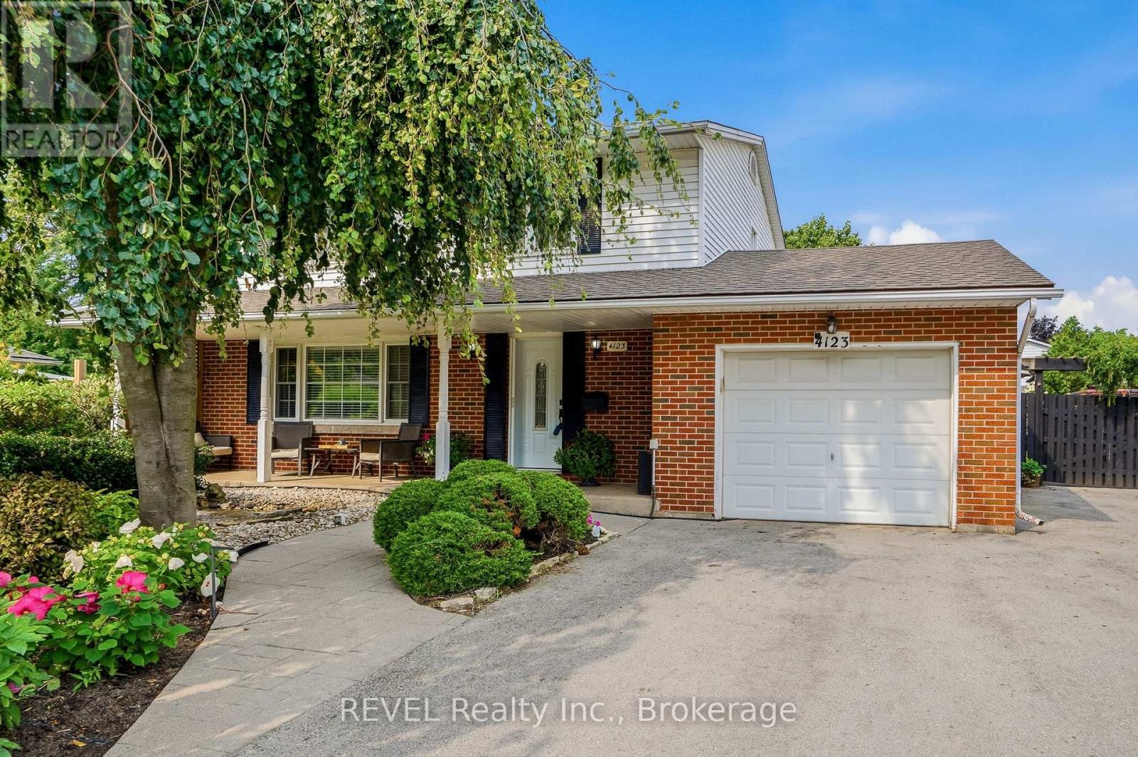 4123 Dorchester Road, Niagara Falls, Ontario  L2E 6N1 - Photo 4 - X13674088