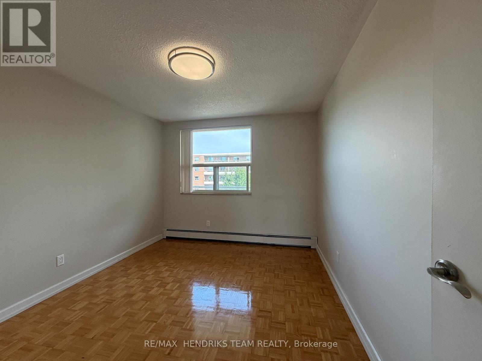 402 - 33 Leaside Drive, St. Catharines, Ontario  L2M 4G2 - Photo 5 - X13674450