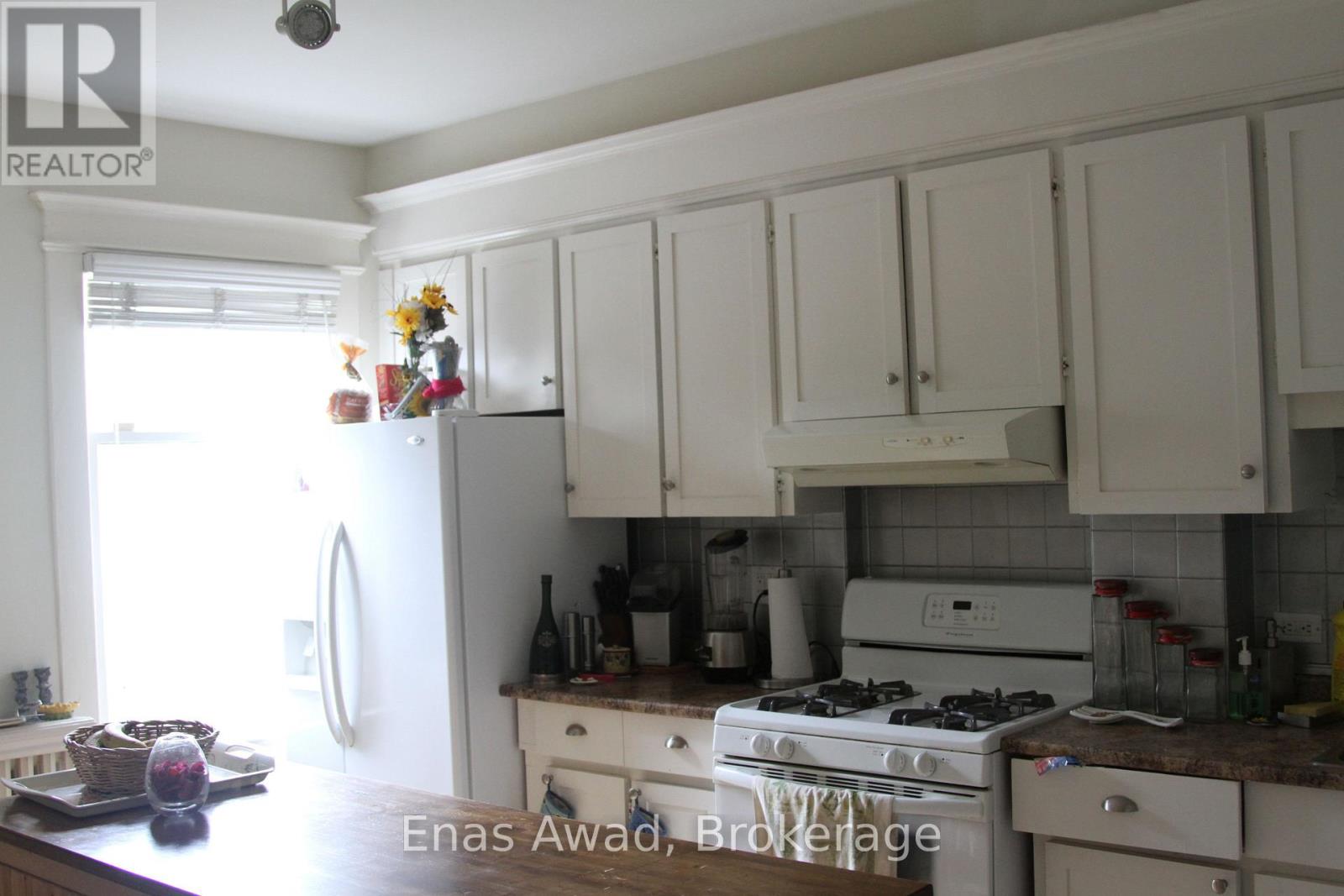738 MANNING AVENUE, Toronto, Ontario