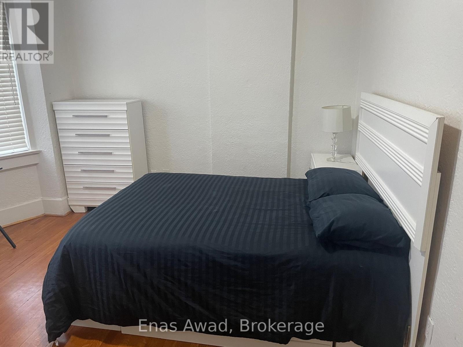 738 Manning Avenue, Toronto, Ontario  M6G 2W4 - Photo 2 - C13674728
