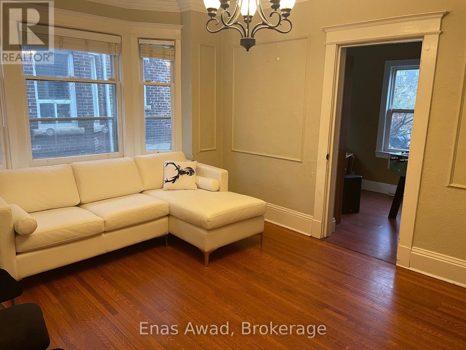 738 Manning Avenue, Toronto, Ontario  M6G 2W4 - Photo 5 - C13674728