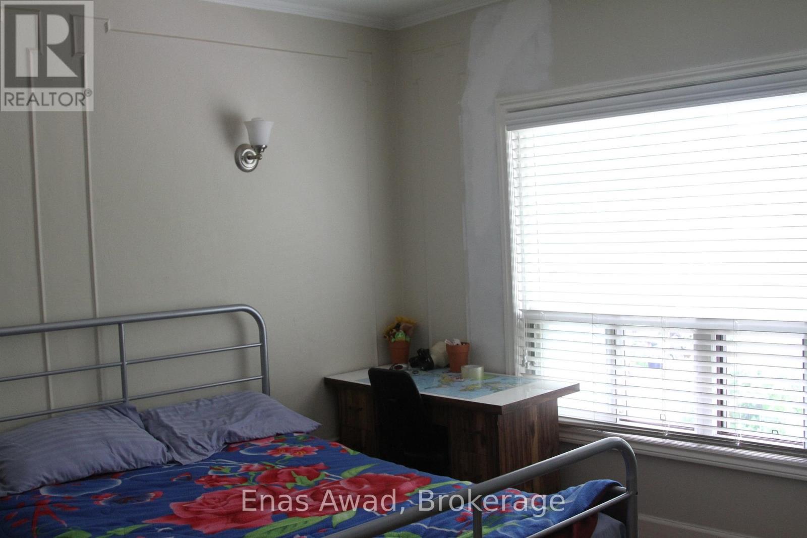 738 Manning Avenue, Toronto, Ontario  M6G 2W4 - Photo 6 - C13674728