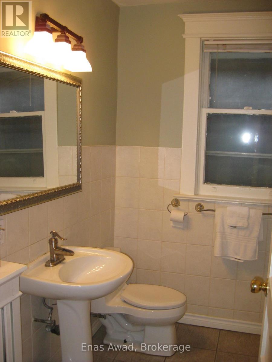738 Manning Avenue, Toronto, Ontario  M6G 2W4 - Photo 7 - C13674728