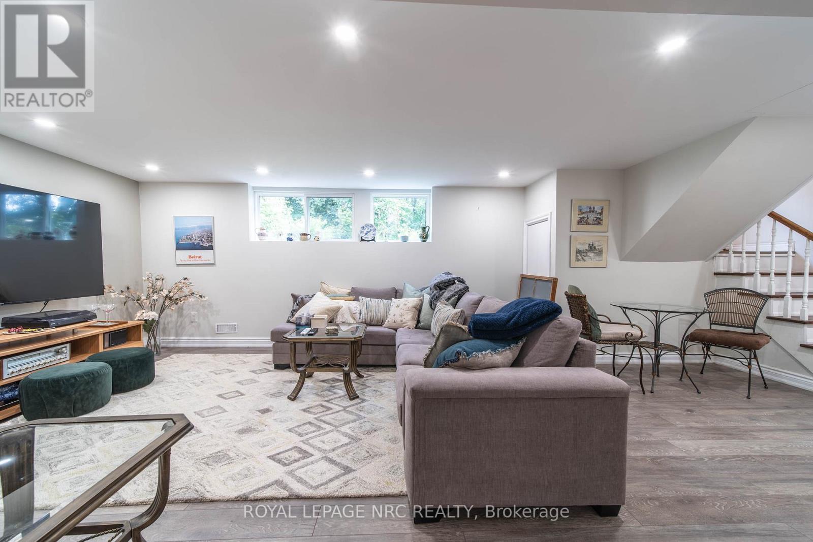 6954 Coach Drive, Niagara Falls, Ontario  L2G 2J1 - Photo 12 - X13676456