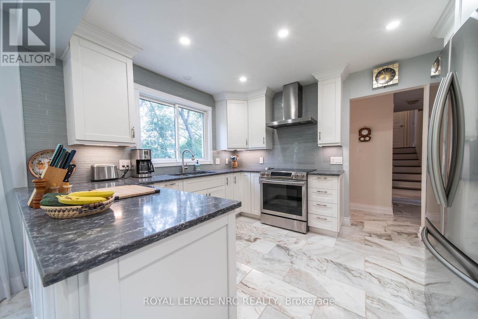 6954 Coach Drive, Niagara Falls, Ontario  L2G 2J1 - Photo 6 - X13676456