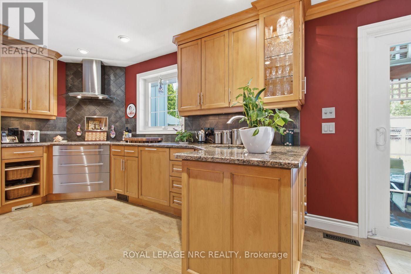 7 King's Grant Court W, St. Catharines, Ontario  L2N 2S2 - Photo 3 - X13676958